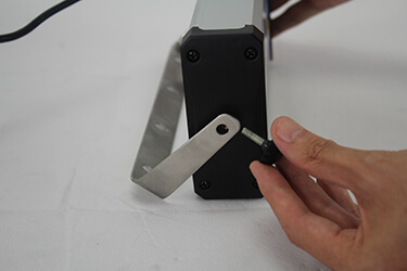 Take Thumb Screws Off Metal Bracket