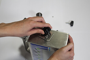 Attaching Black Knob to Indicator