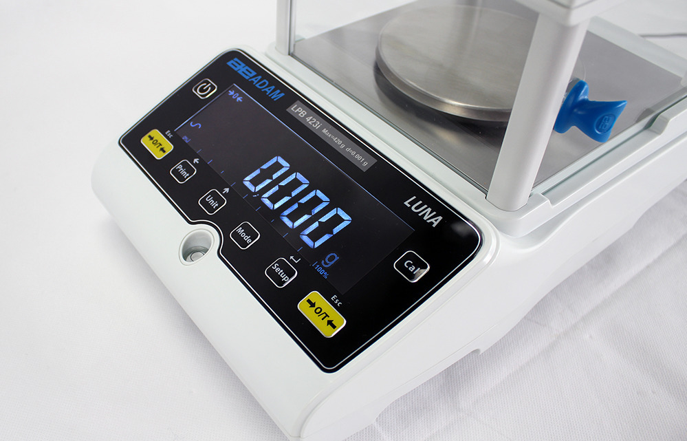 Luna Precision Balances for Laboratories