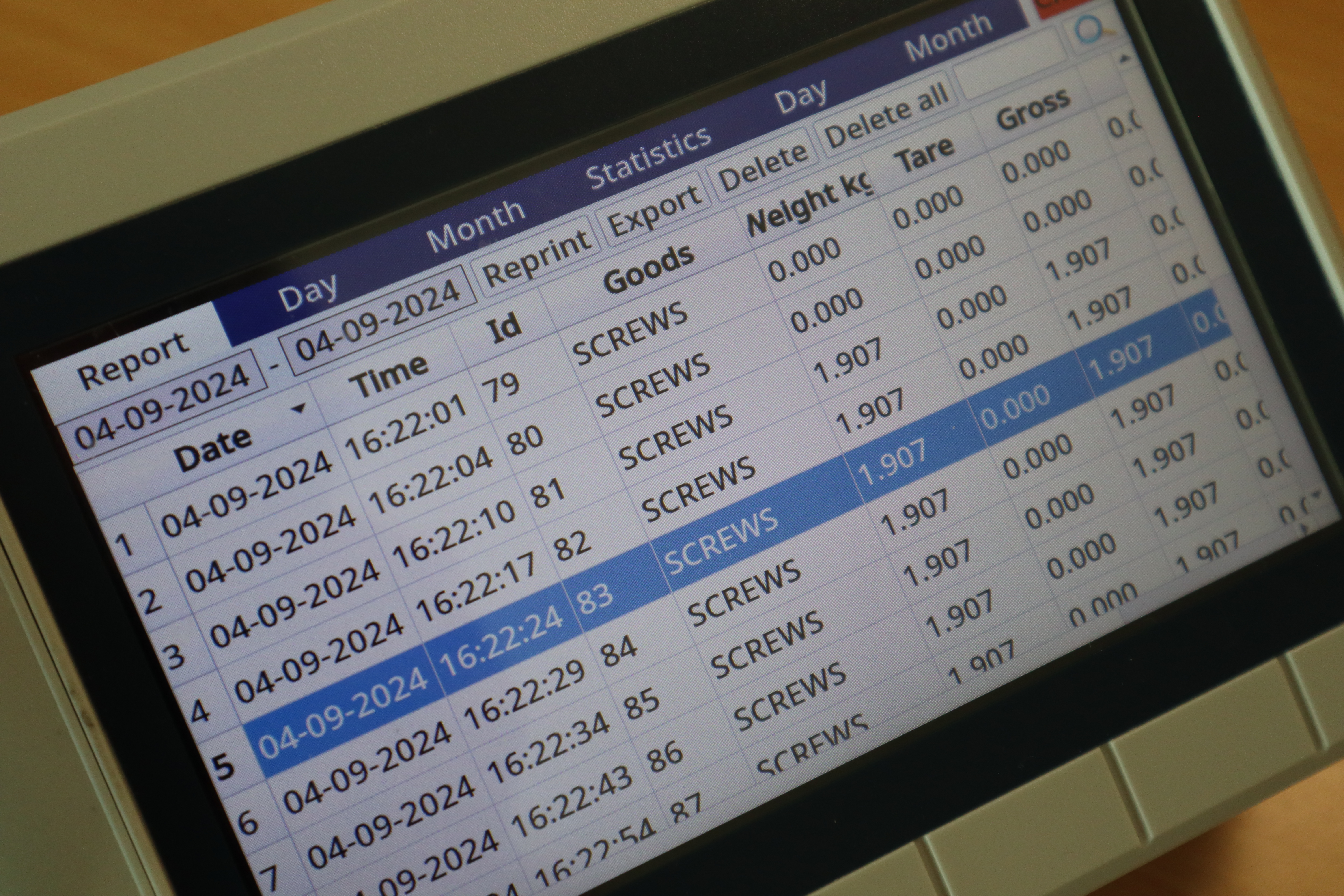 Equinox analytical balances weighing chamber